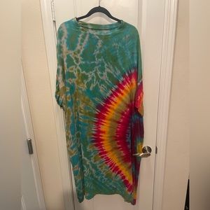Tie-dye moo moo dress. No size listed. I would say XL could fit larger. No tags